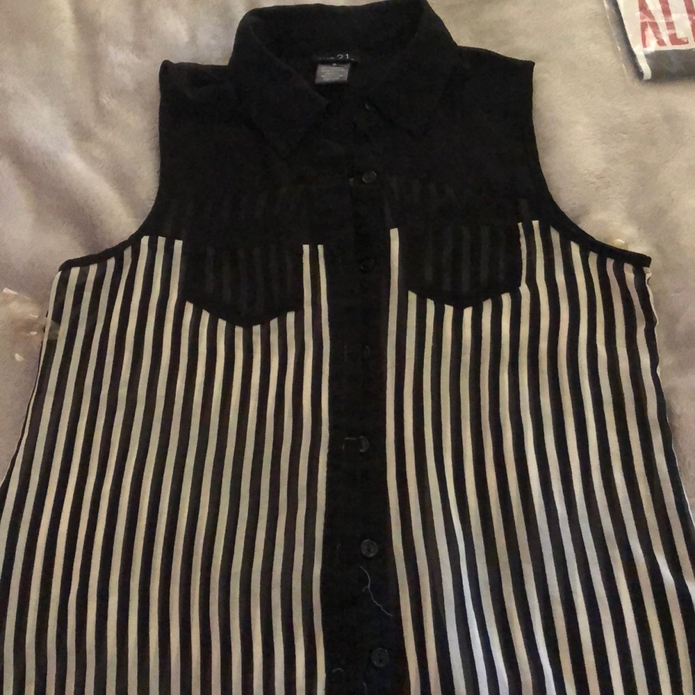 Sleeveless shirt
